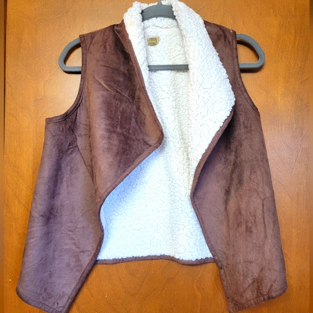 True Craft girls size XL, brown soft sherpa vest